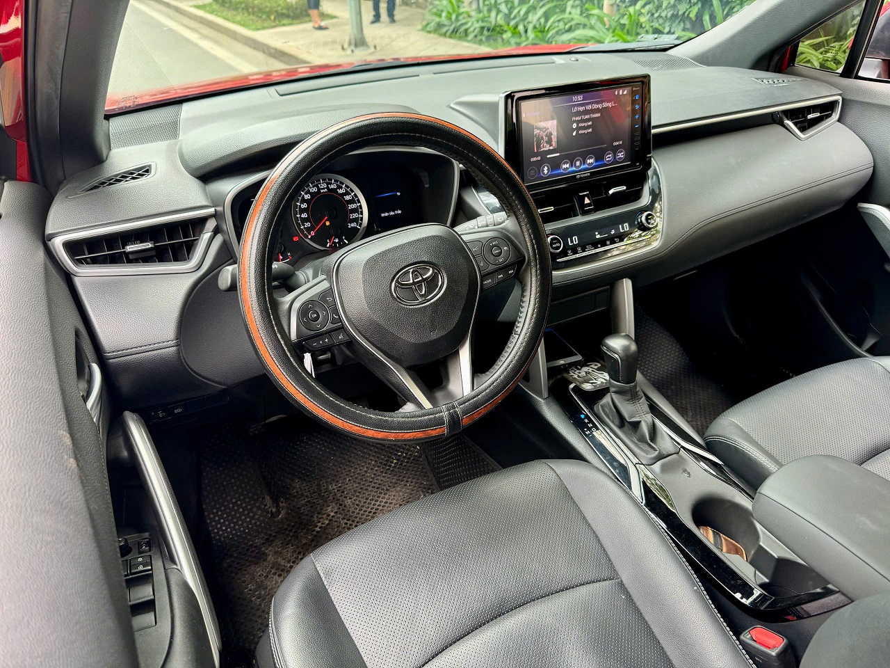 Toyota Corolla Cross 1.8V 2021 màu đỏ