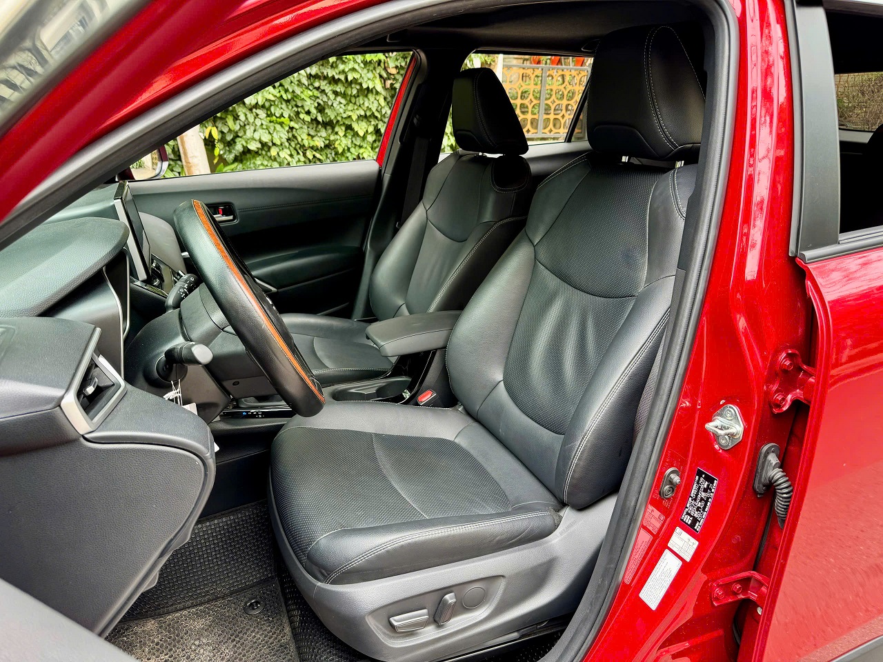 Toyota Corolla Cross 1.8V 2021 màu đỏ