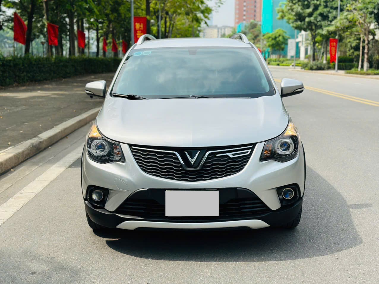 VinFast Fadil Tiêu chuẩn 1.4 AT 2022 bạc