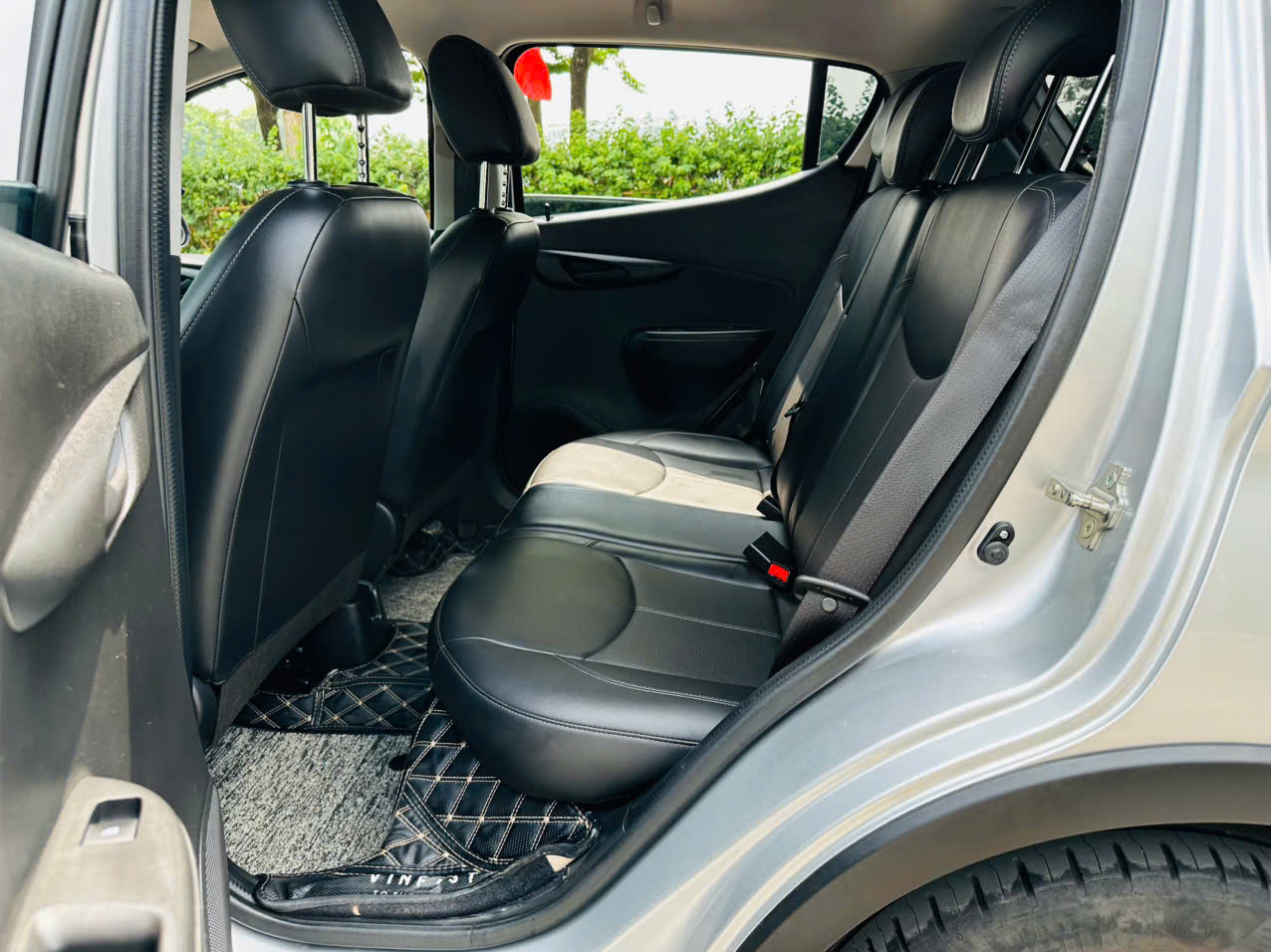 VinFast Fadil Tiêu chuẩn 1.4 AT 2022 bạc