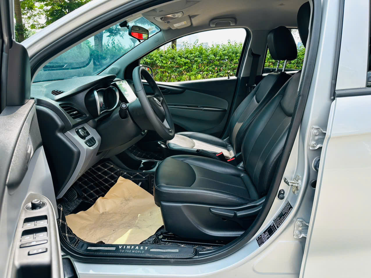 VinFast Fadil Tiêu chuẩn 1.4 AT 2022 bạc