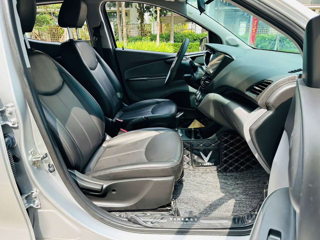 VinFast Fadil Tiêu chuẩn 1.4 AT 2022 bạc