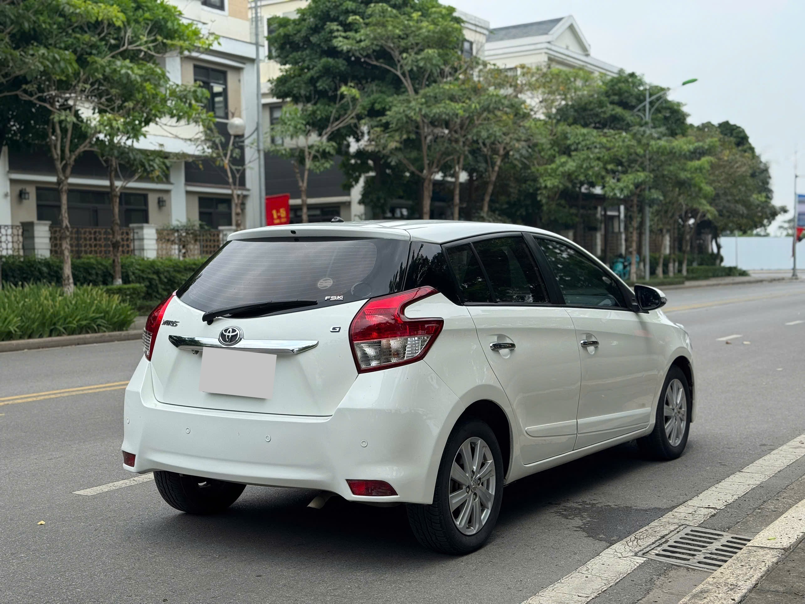 Toyota Yaris 1.3G 2016 màu trắng
