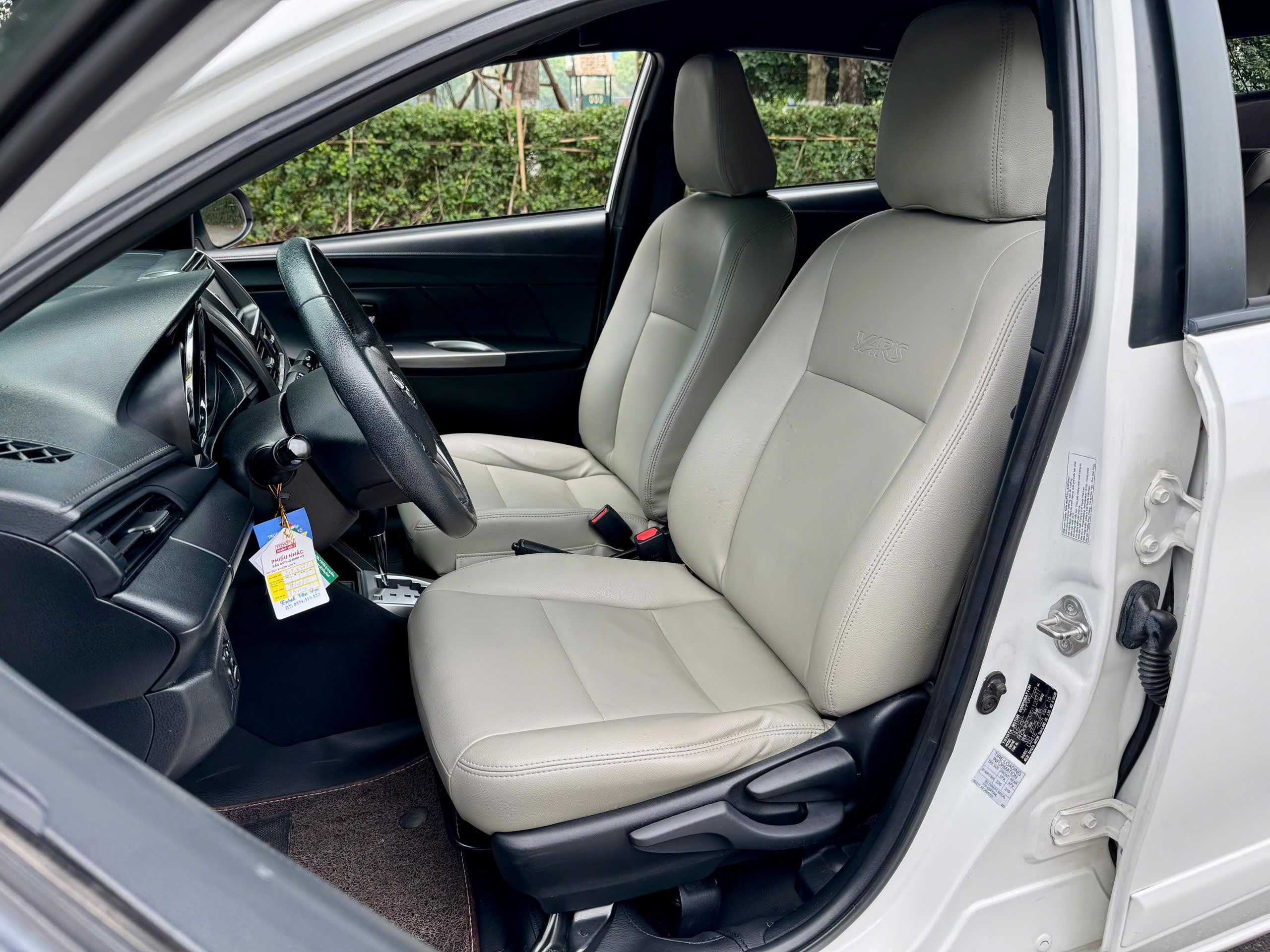 Toyota Yaris 1.3G 2016 màu trắng