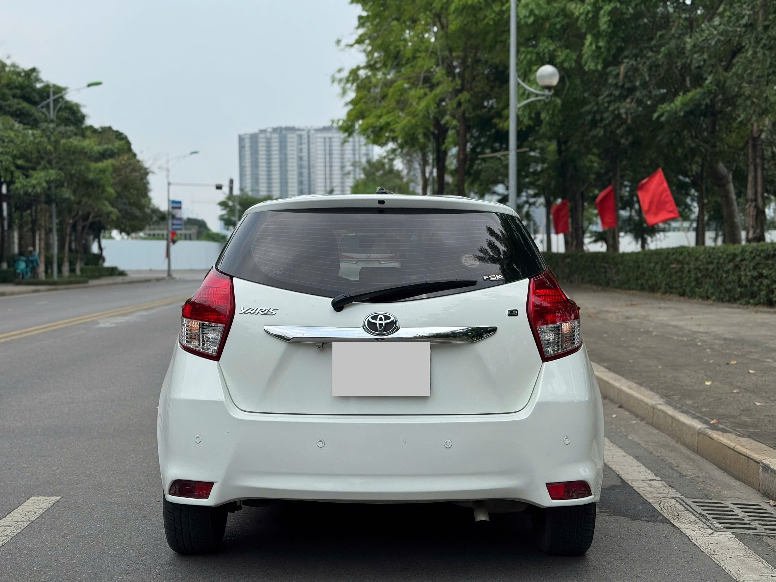 Toyota Yaris 1.3G 2016 màu trắng