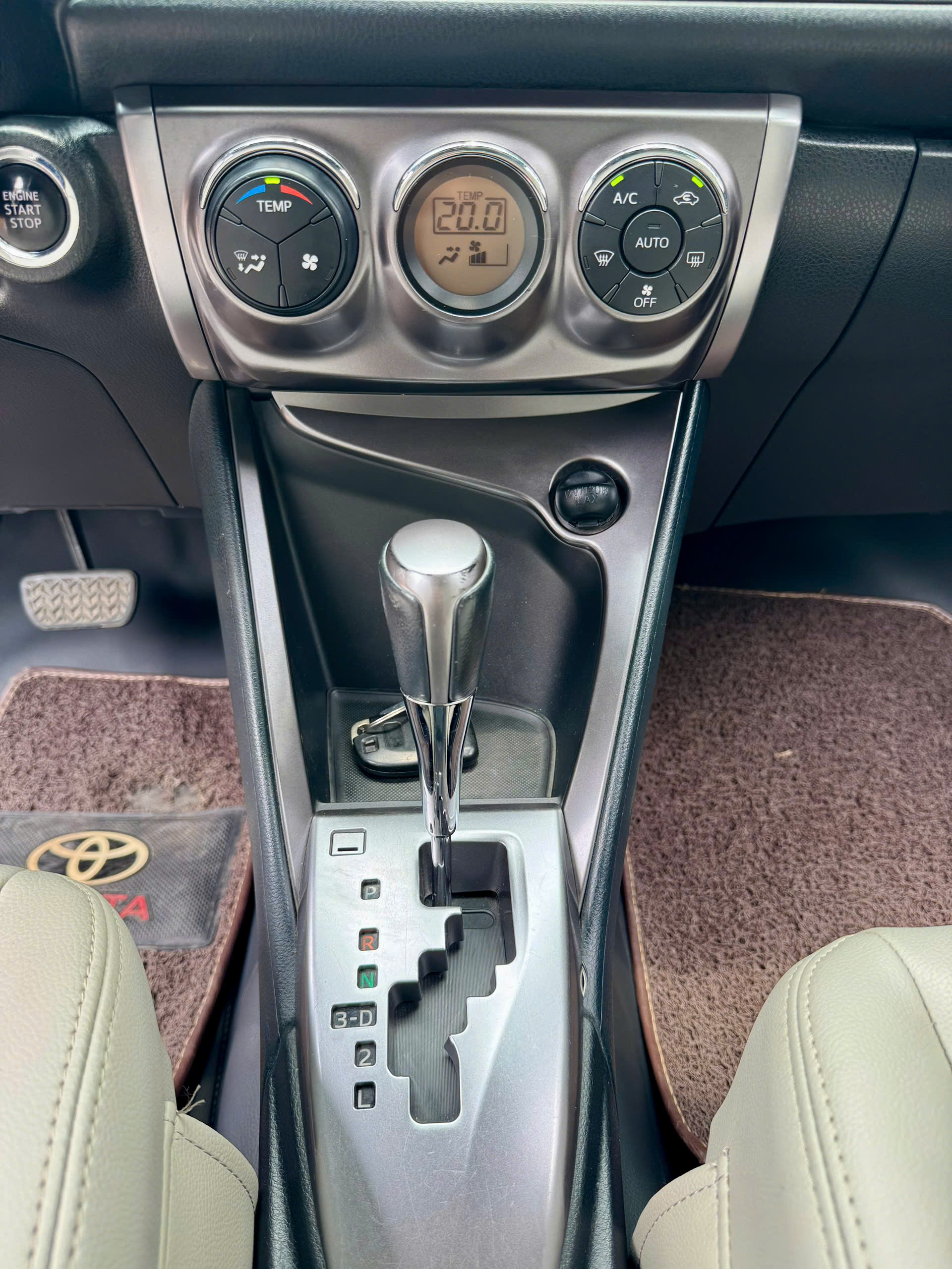 Toyota Yaris 1.3G 2016 màu trắng