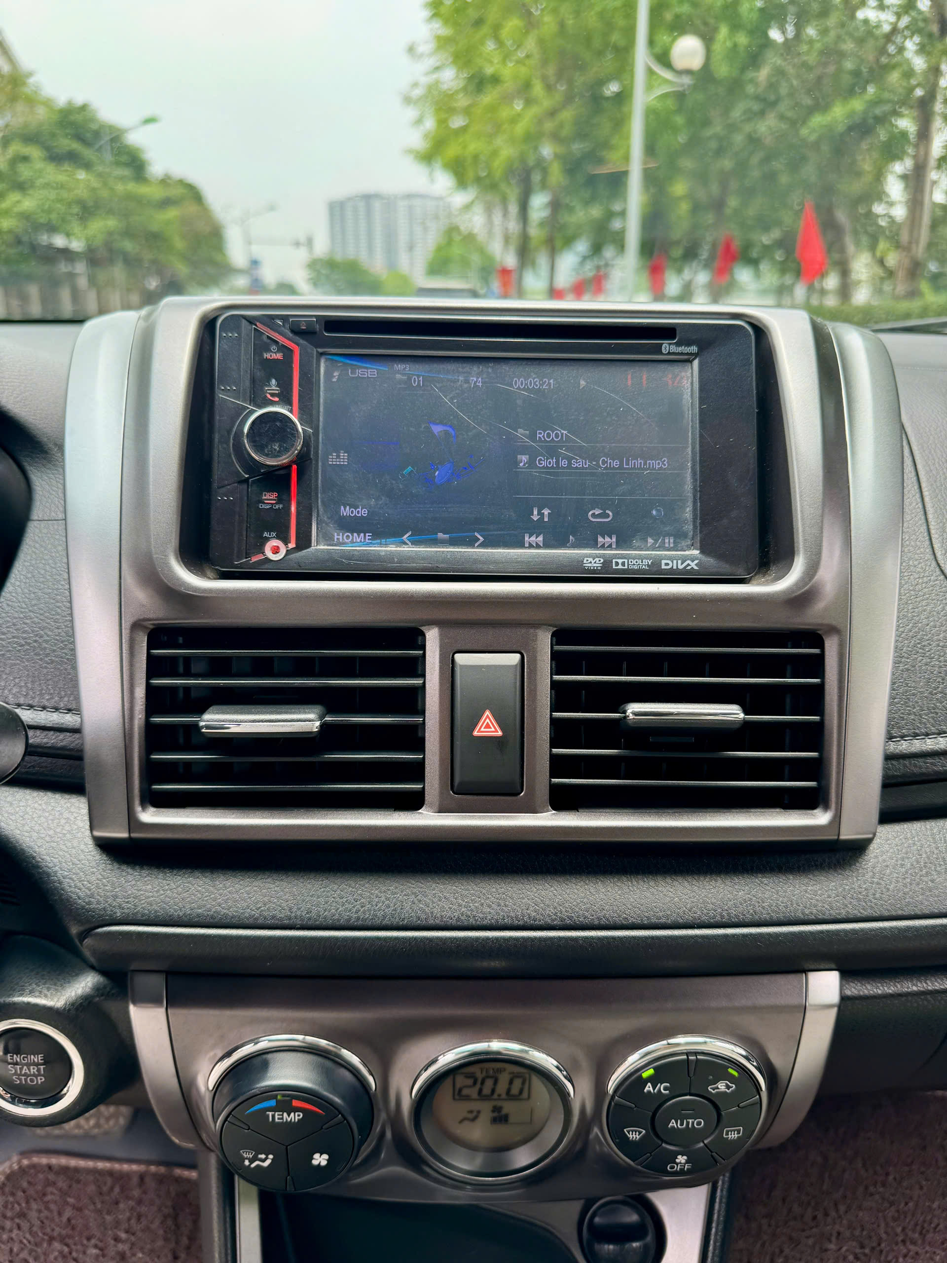 Toyota Yaris 1.3G 2016 màu trắng