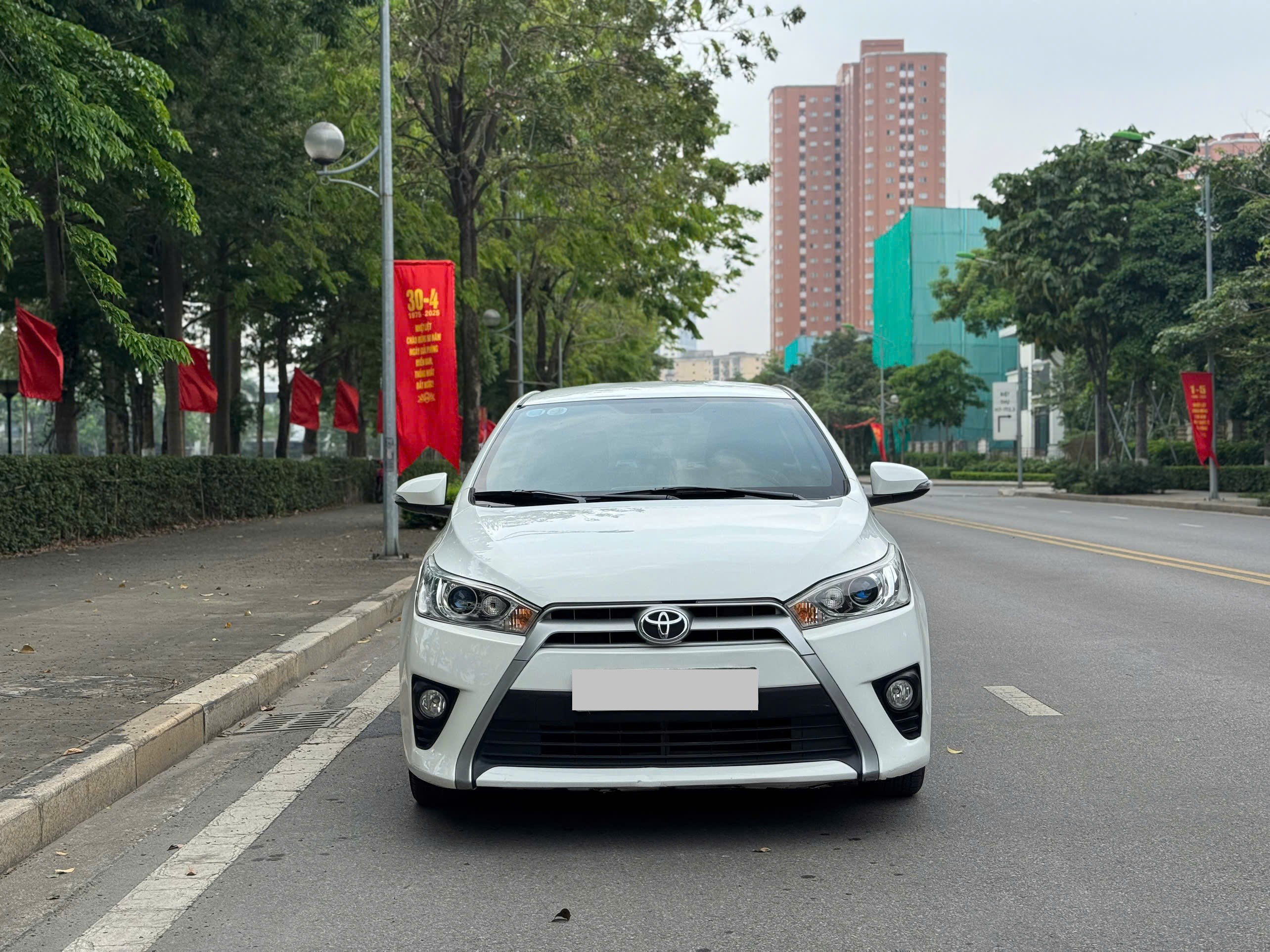 Toyota Yaris 1.3G 2016 màu trắng
