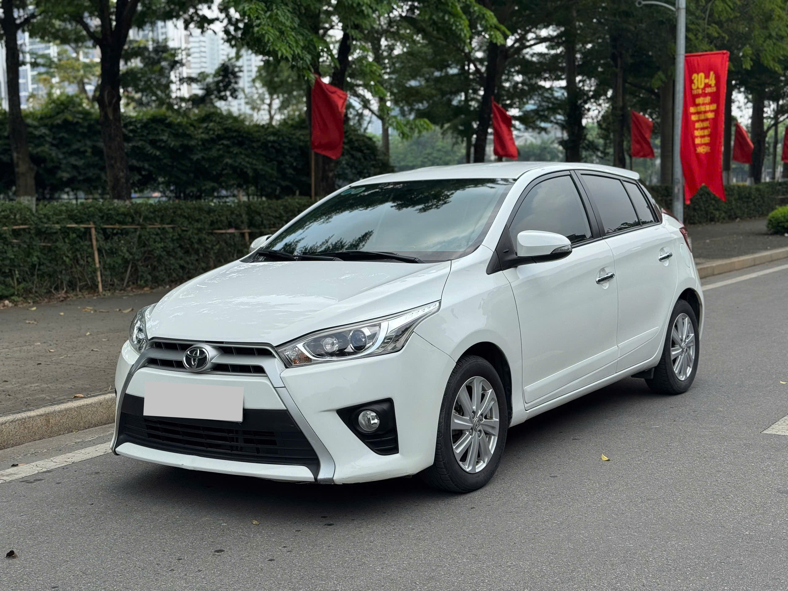 Toyota Yaris 1.3G 2016 màu trắng