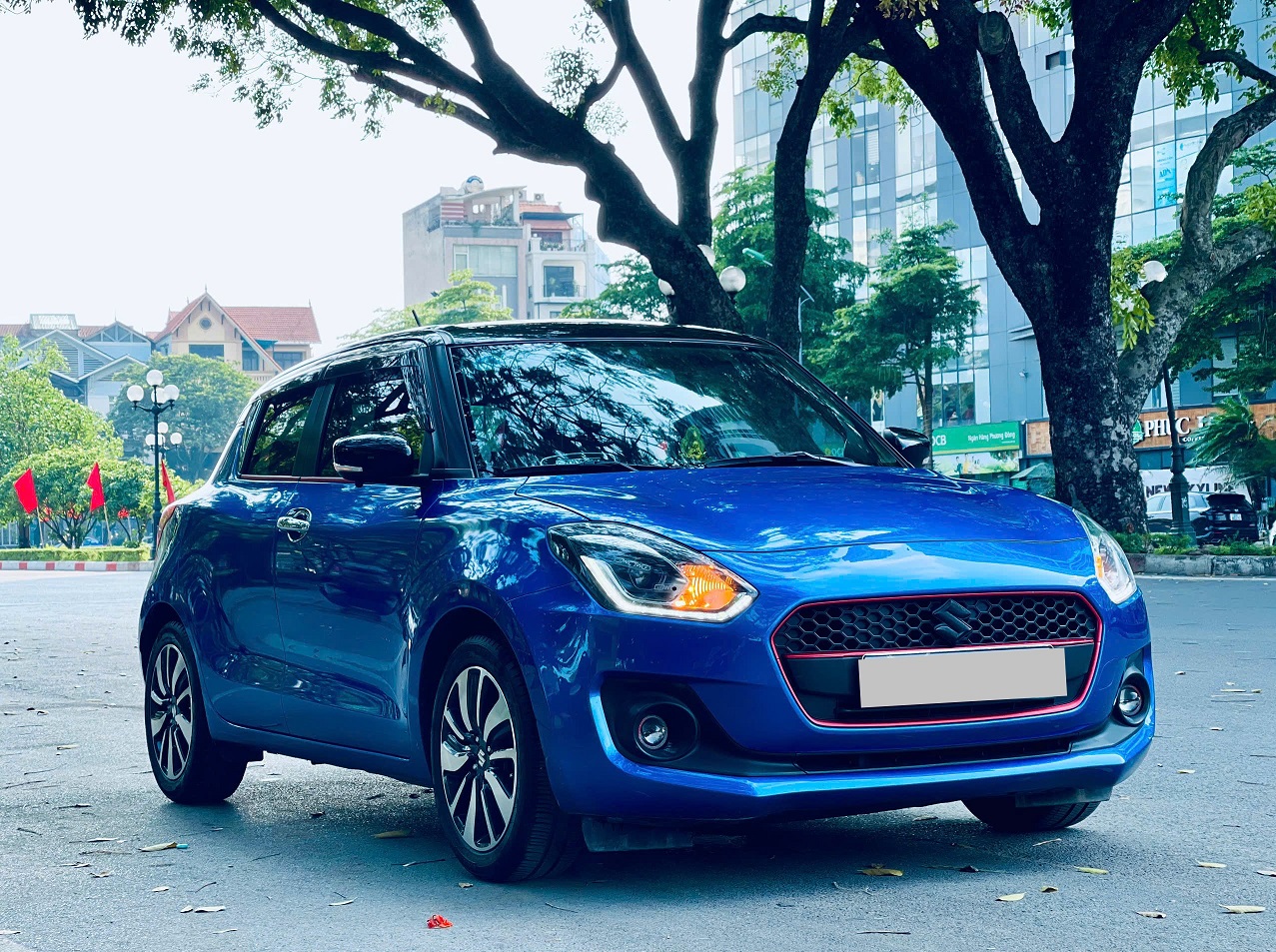 Suzuki Swift GLX xanh 1.2 AT sản xuất 2020
