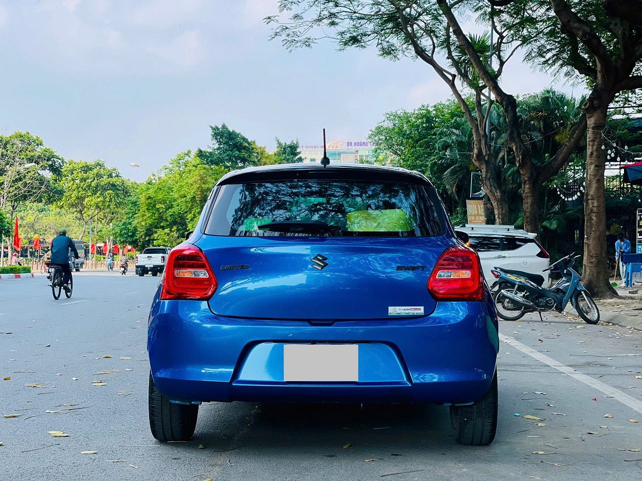 Suzuki Swift GLX xanh 1.2 AT sản xuất 2020