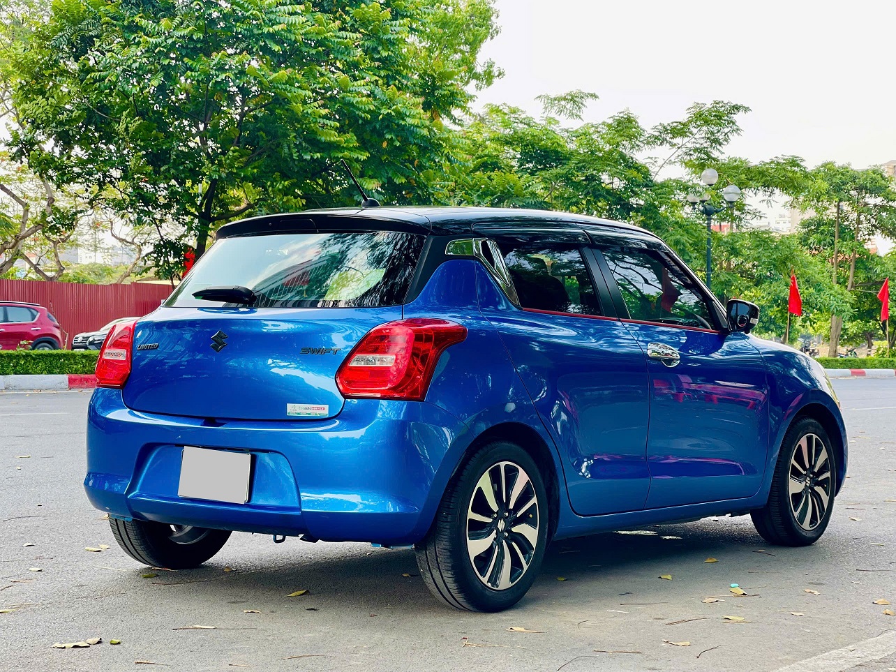 Suzuki Swift GLX xanh 1.2 AT sản xuất 2020