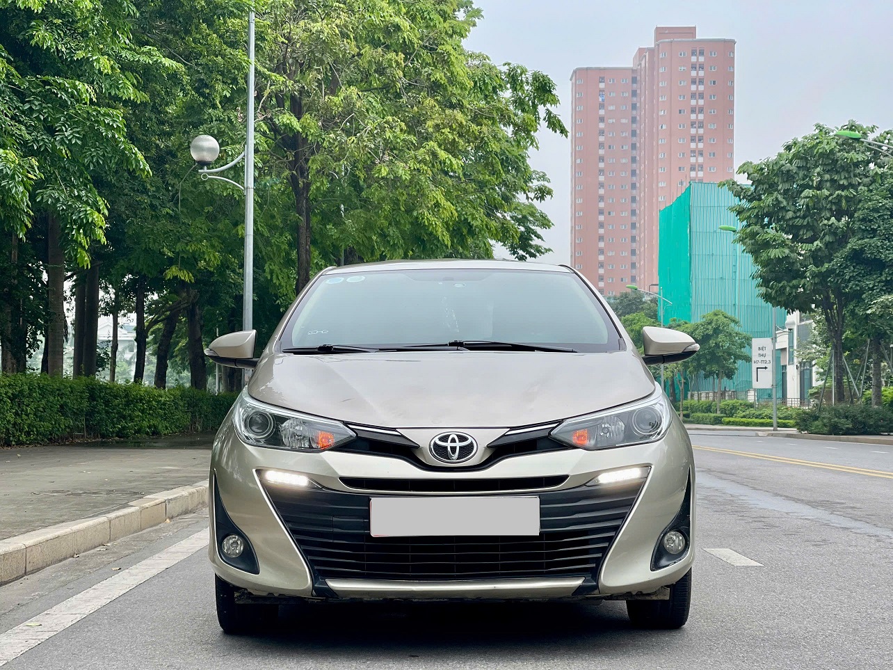 Toyota Vios 1.5G 2019 màu vàng cát