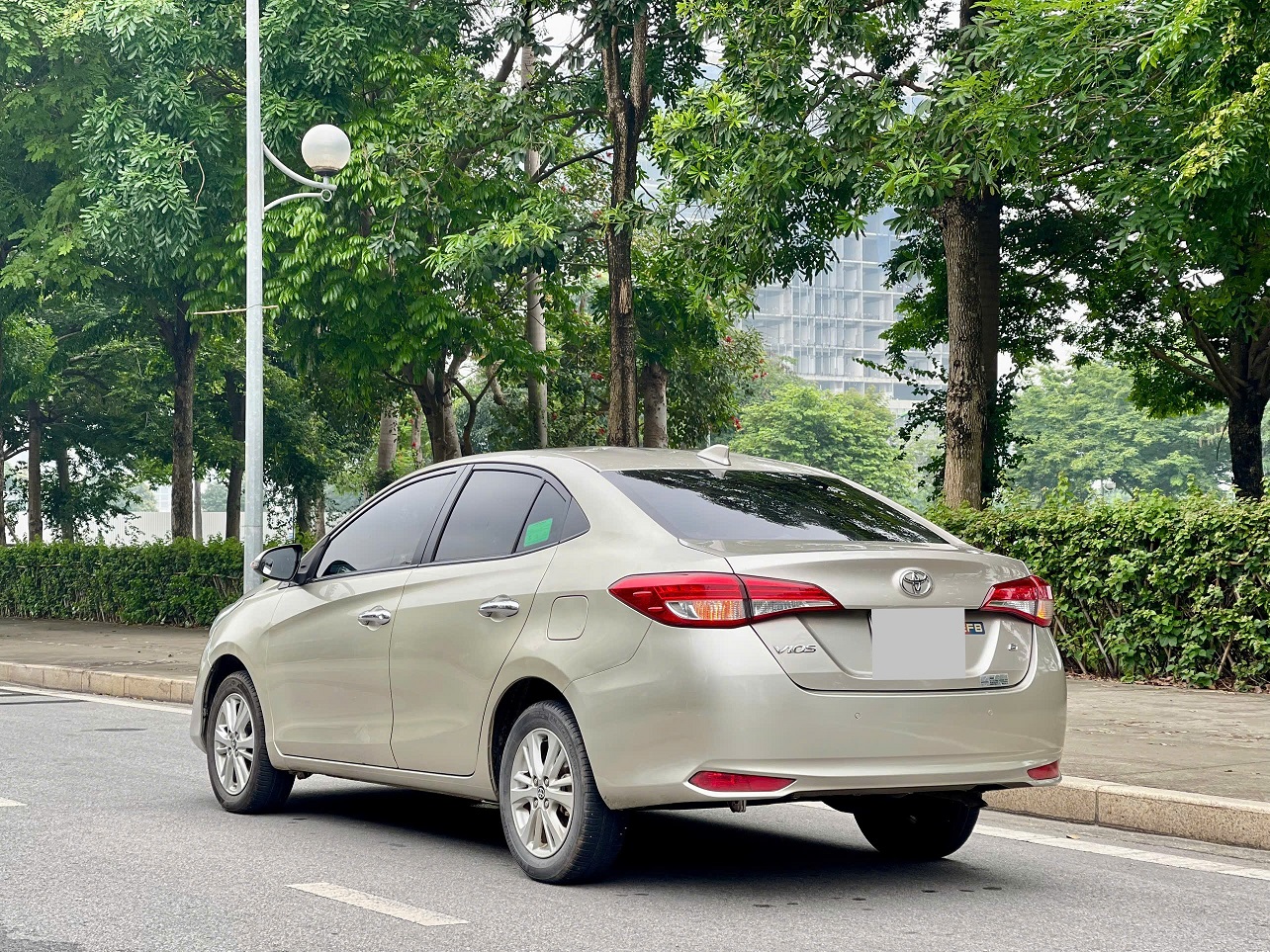 Toyota Vios 1.5G 2019 màu vàng cát