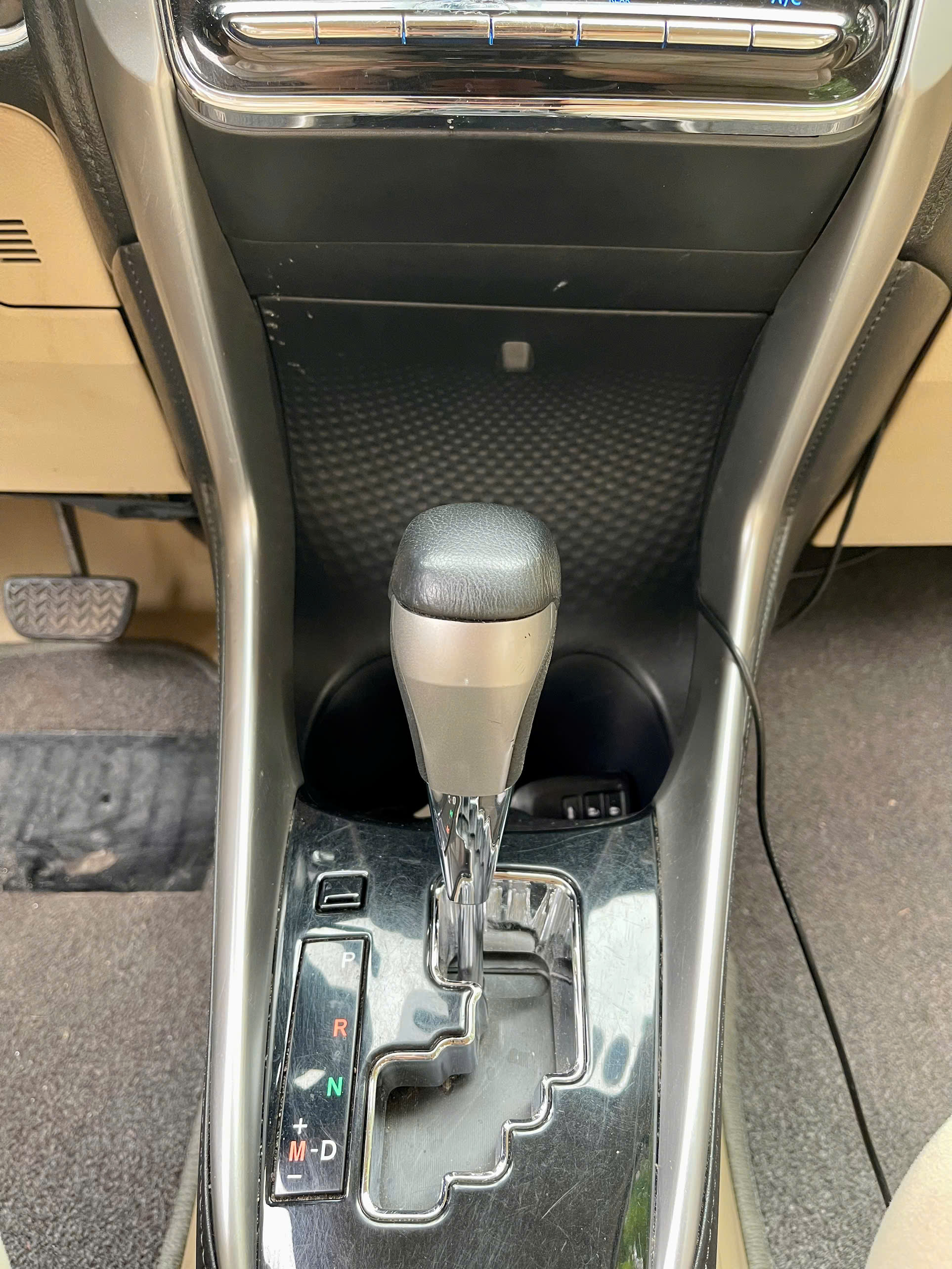 Toyota Vios 1.5G 2019 màu vàng cát