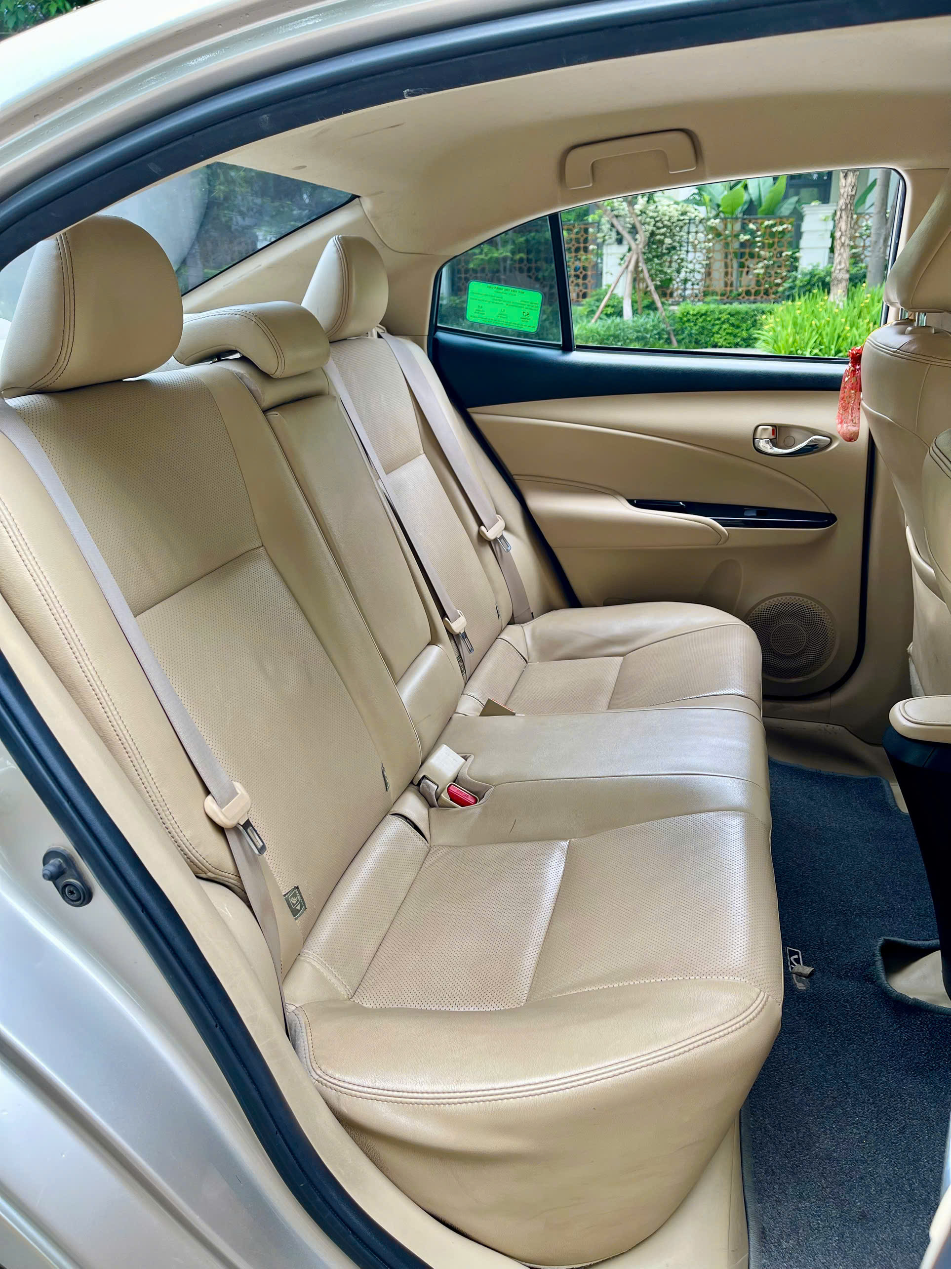 Toyota Vios 1.5G 2019 màu vàng cát