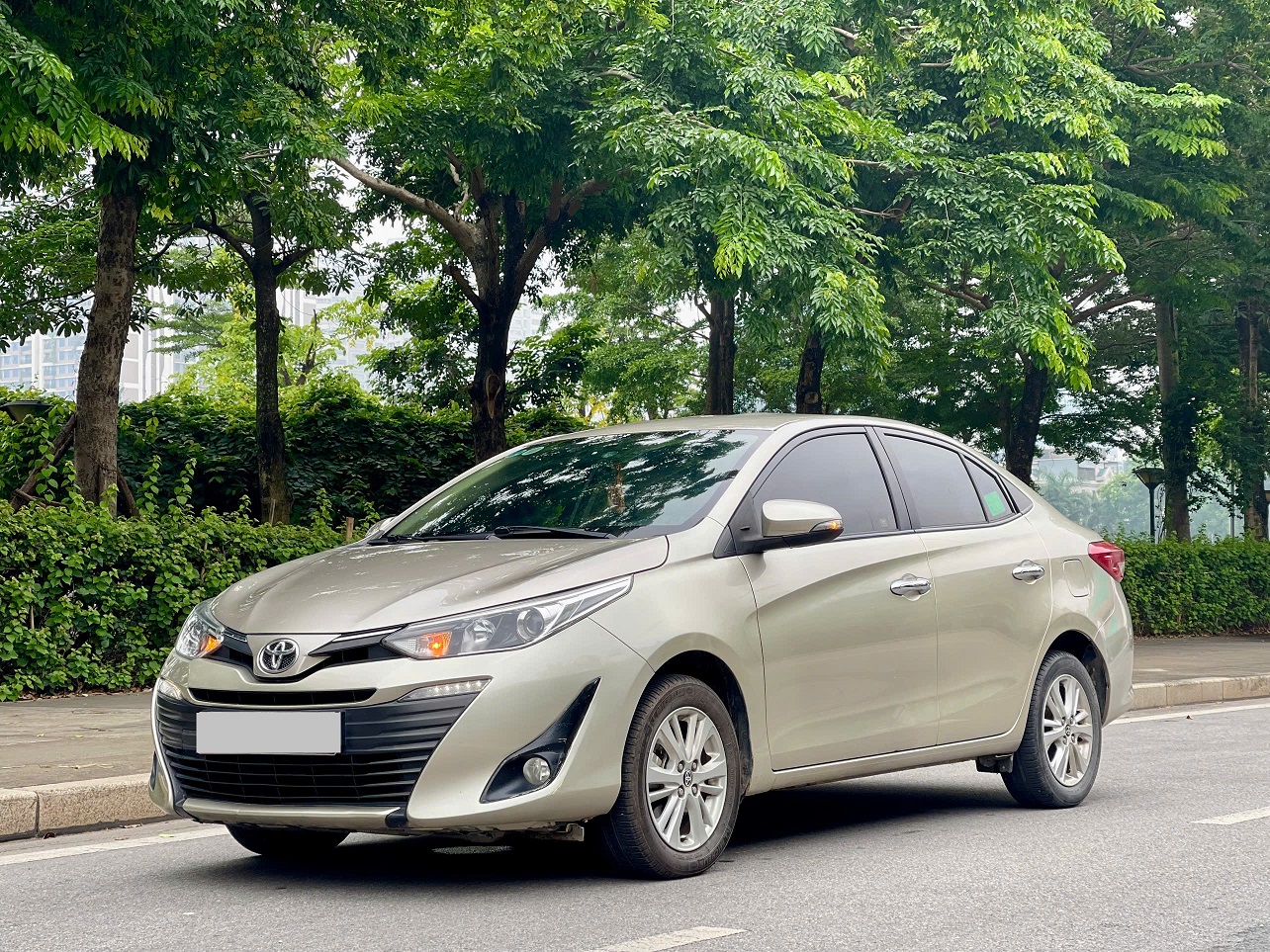 Toyota Vios 1.5G 2019 màu vàng cát