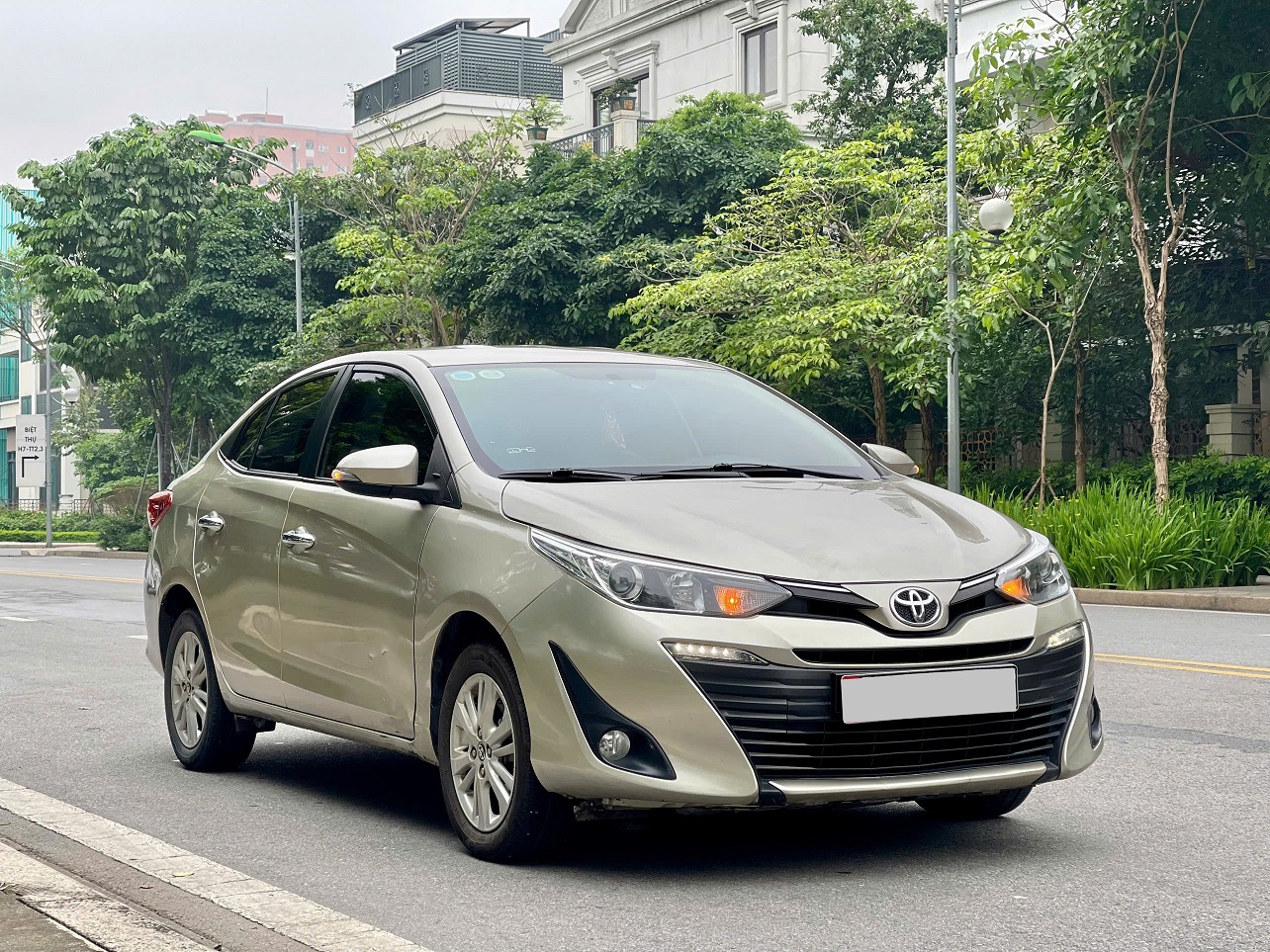 Toyota Vios 1.5G 2019 màu vàng cát