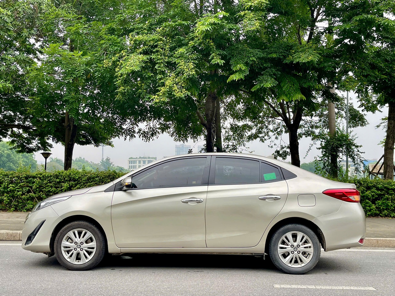 Toyota Vios 1.5G 2019 màu vàng cát
