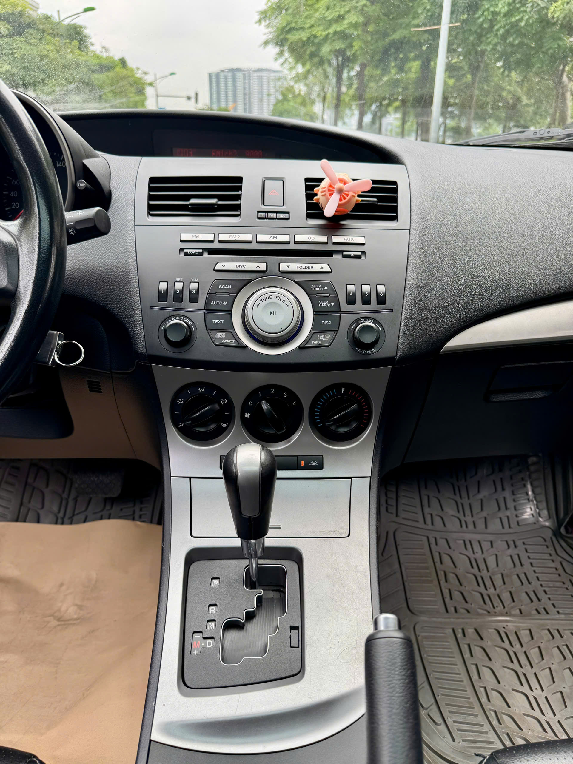 Mazda 3 1.6AT sản xuất 2010 nhập khẩu màu đỏ