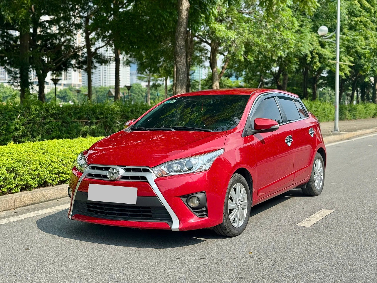 Toyota Yaris 1.3G 2016 màu đỏ