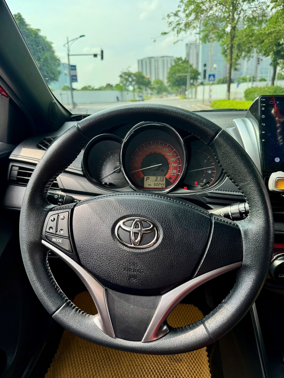 Toyota Yaris 1.3G 2016 màu đỏ