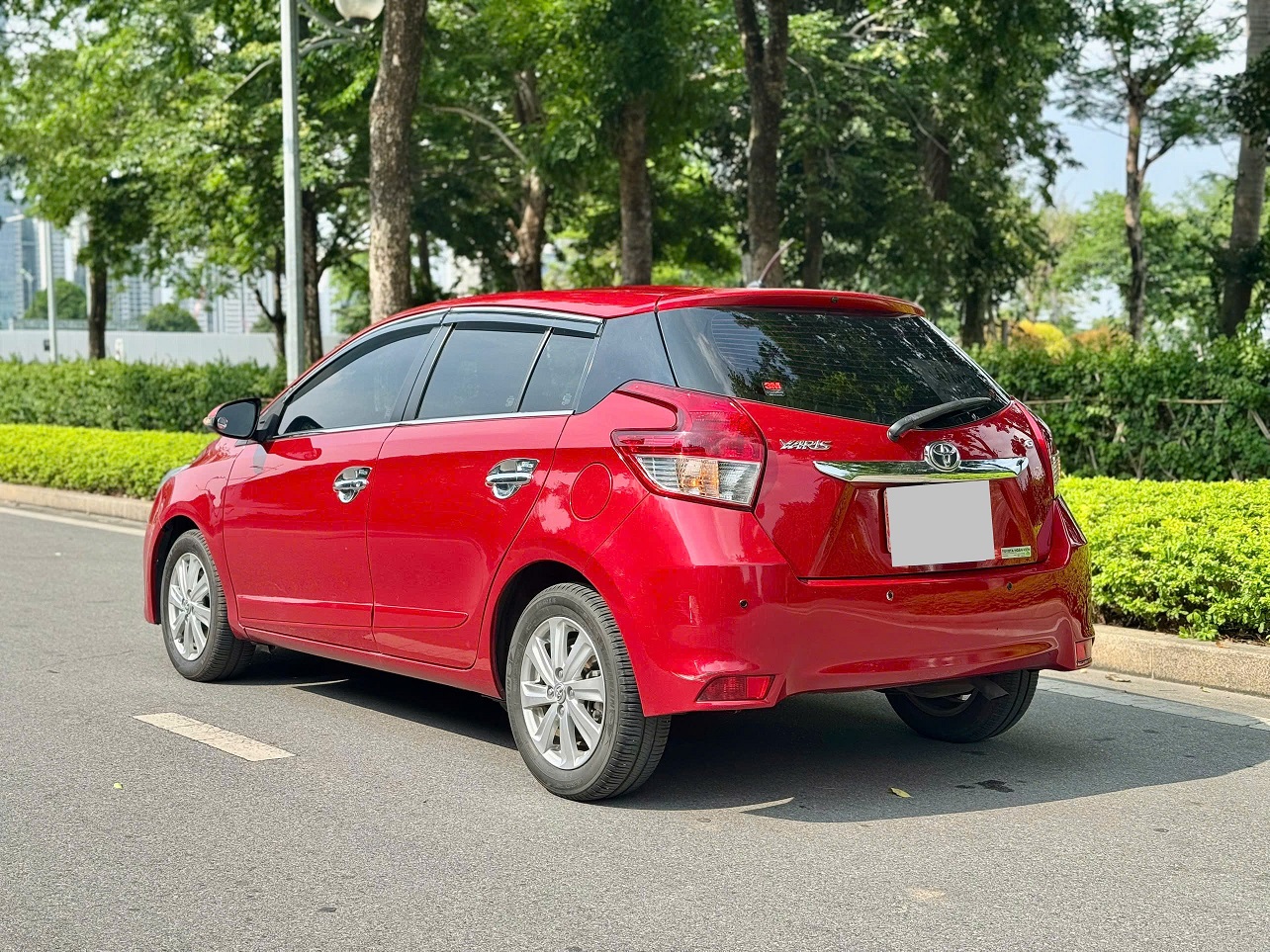 Toyota Yaris 1.3G 2016 màu đỏ