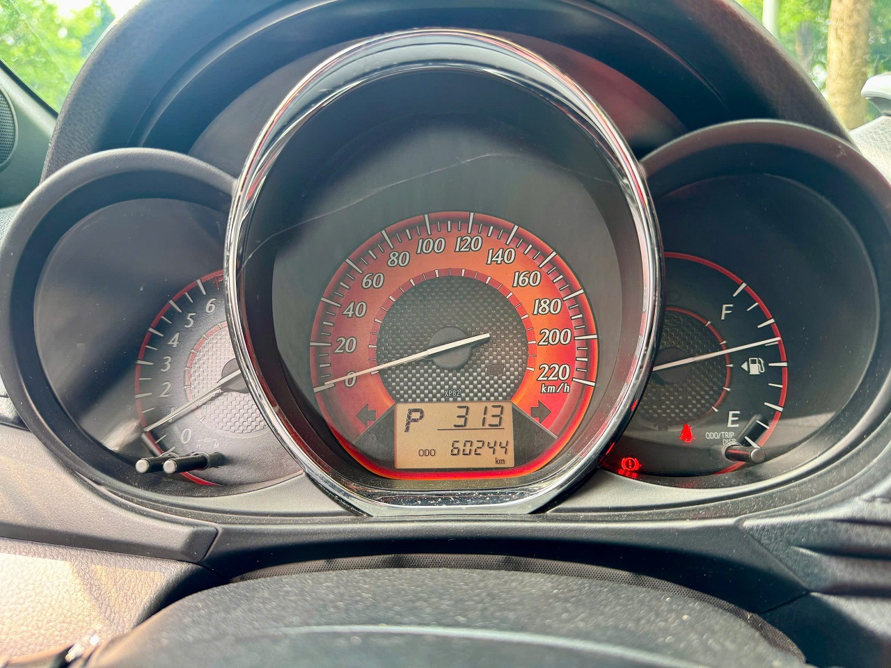 Toyota Yaris 1.3G 2016 màu đỏ