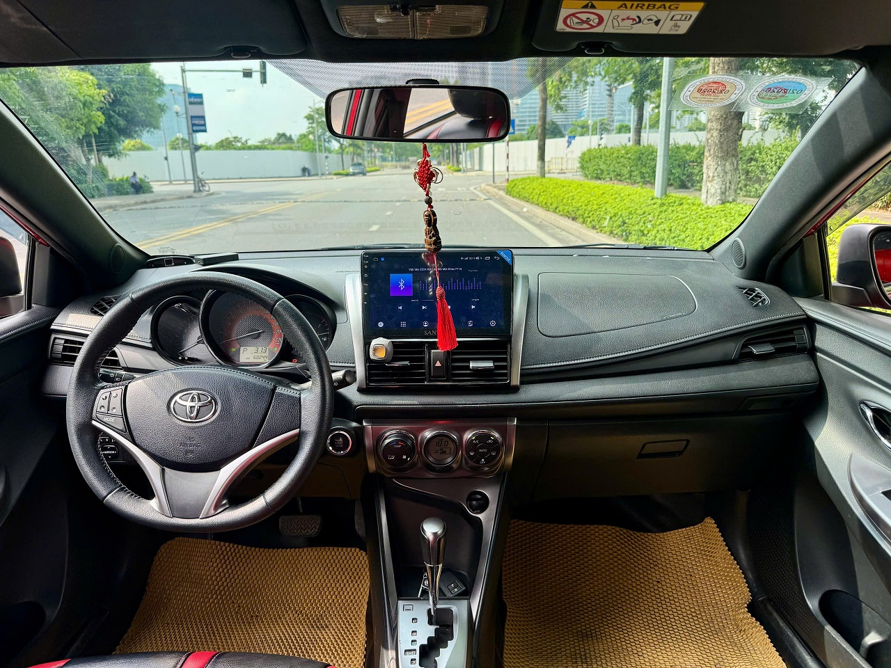 Toyota Yaris 1.3G 2016 màu đỏ