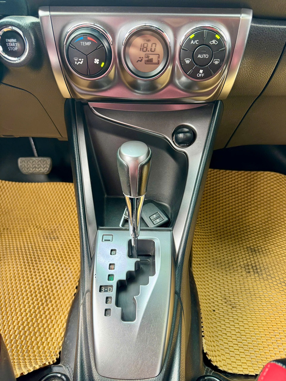 Toyota Yaris 1.3G 2016 màu đỏ