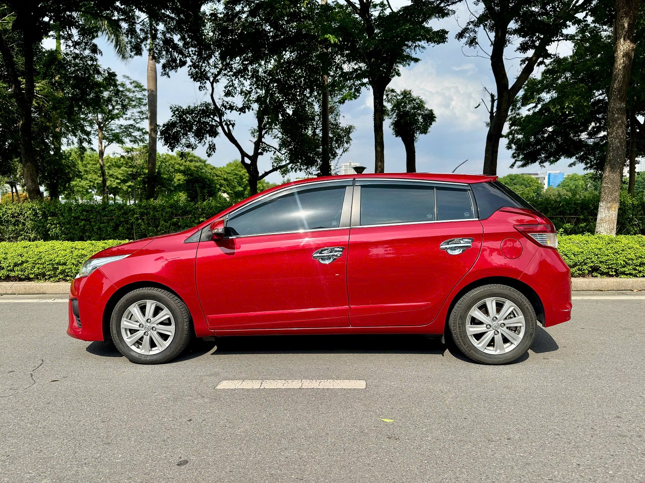 Toyota Yaris 1.3G 2016 màu đỏ