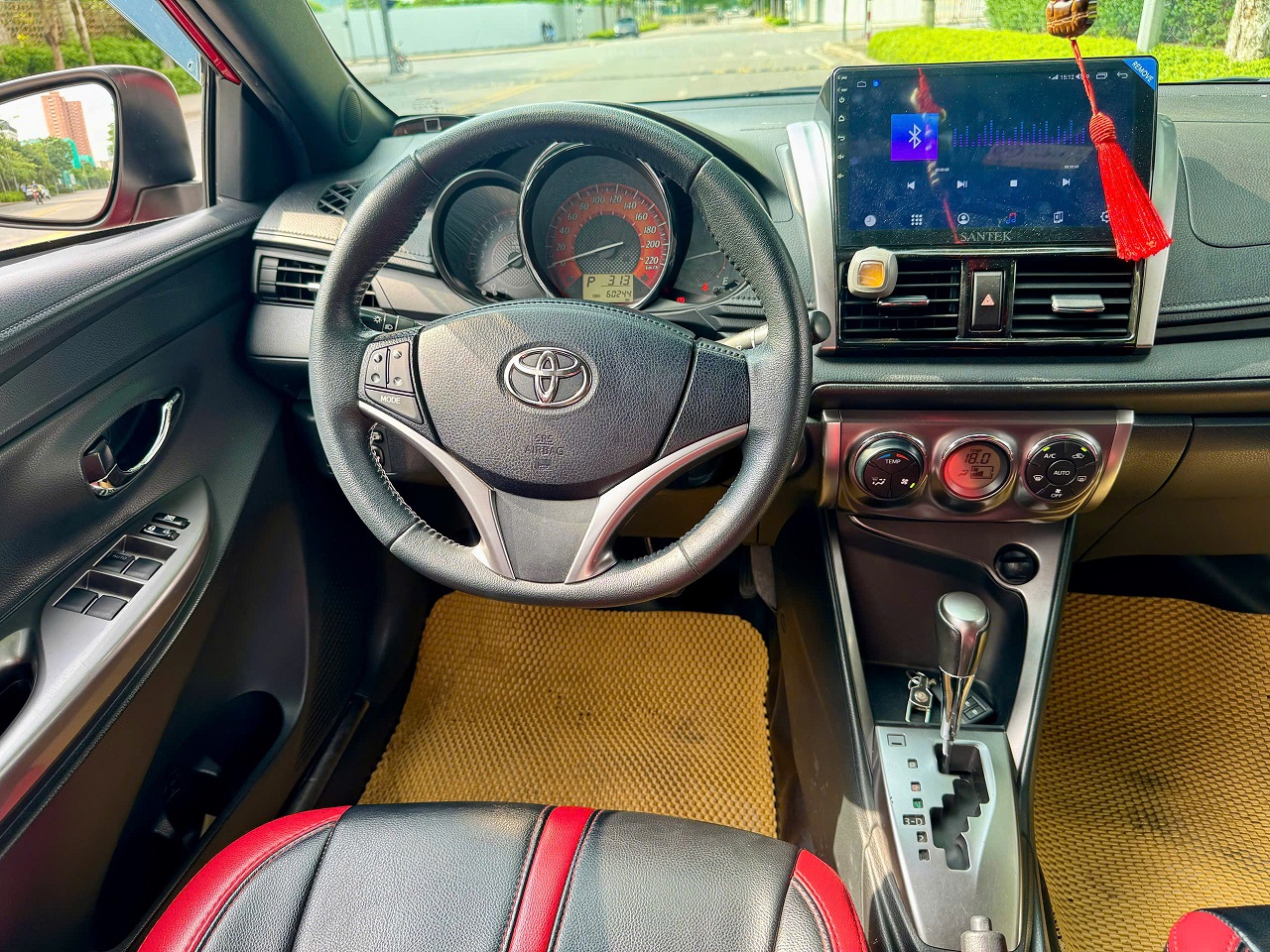 Toyota Yaris 1.3G 2016 màu đỏ