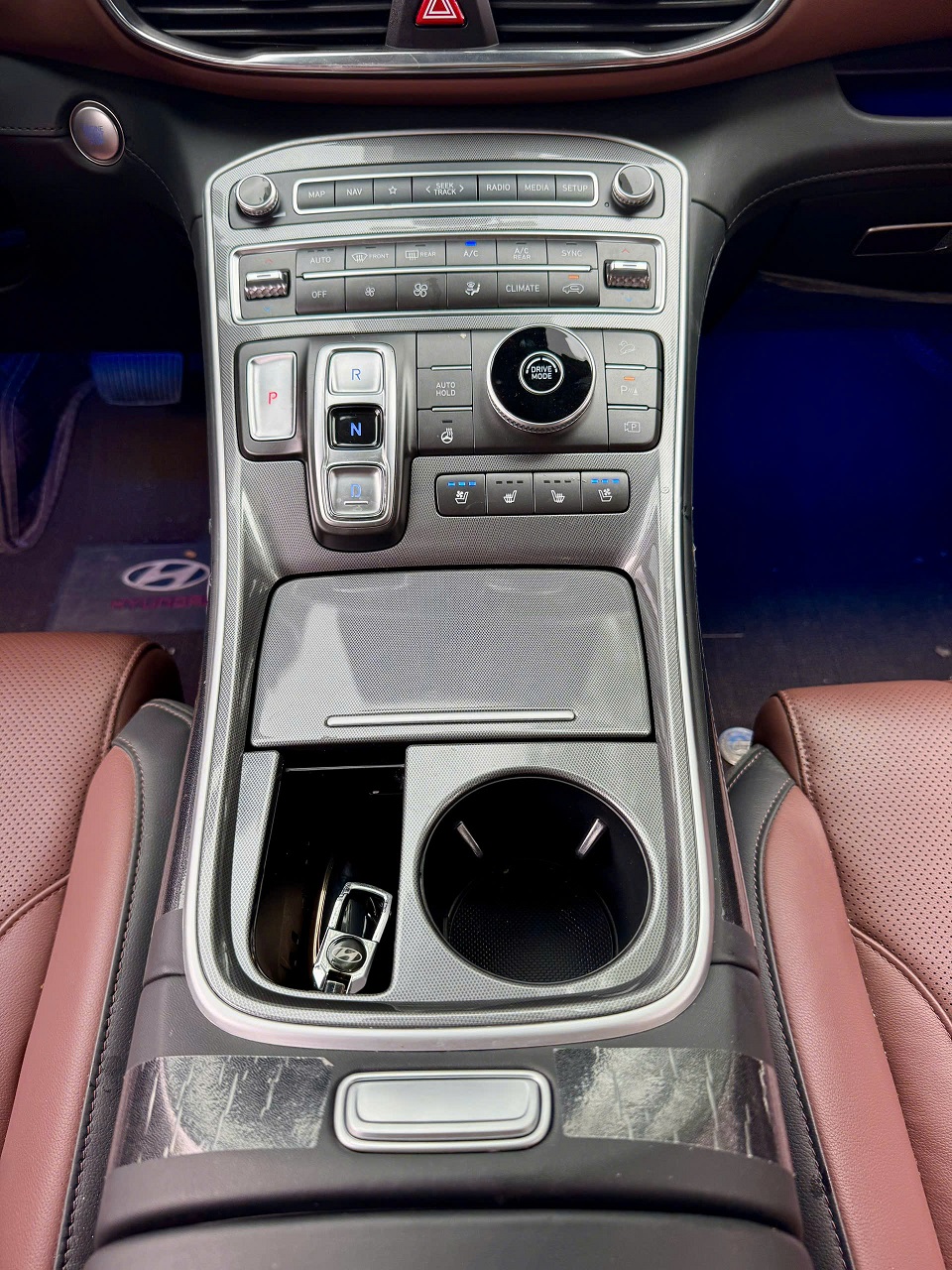 Hyundai Santafe full xăng cao cấp 2.5L 2024 màu trắng