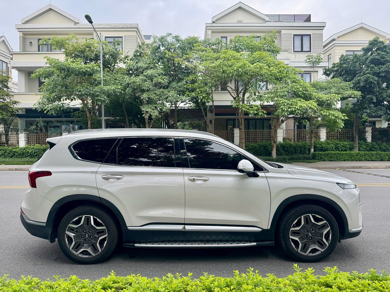 Hyundai Santafe full xăng cao cấp 2.5L 2024 màu trắng
