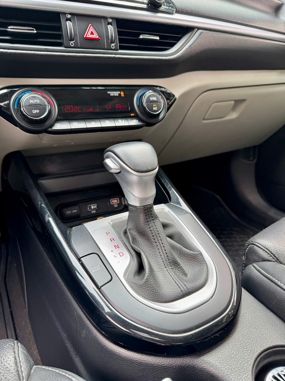 KIA K3 LUXURY 1.6AT 2022 màu đỏ