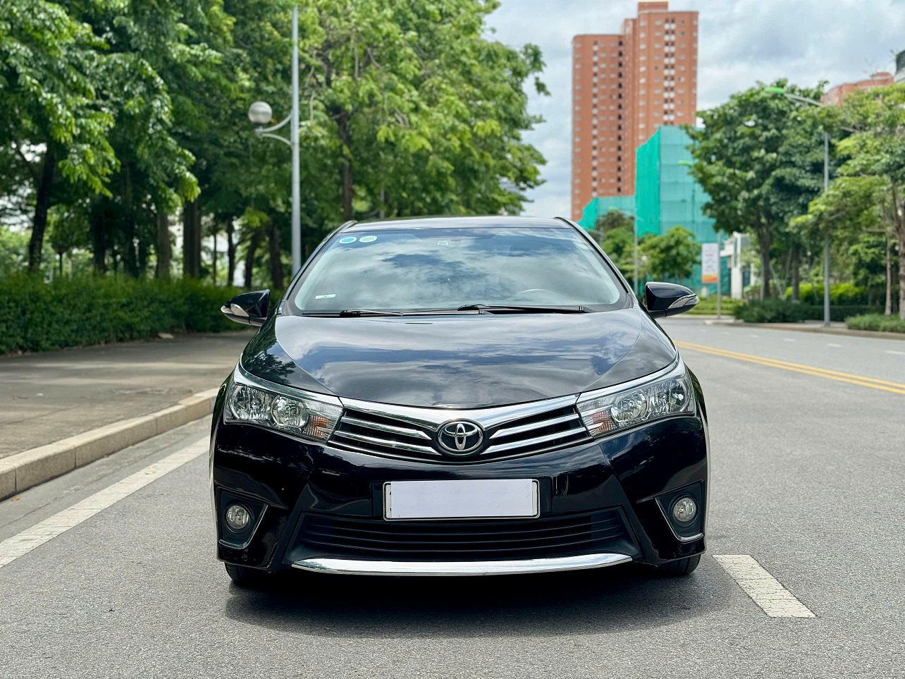 Toyota Corolla Altis 1.8G AT 2017 màu đen