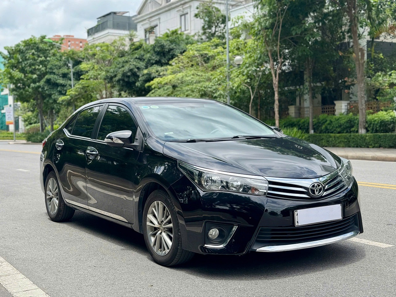 Toyota Corolla Altis 1.8G AT 2017 màu đen