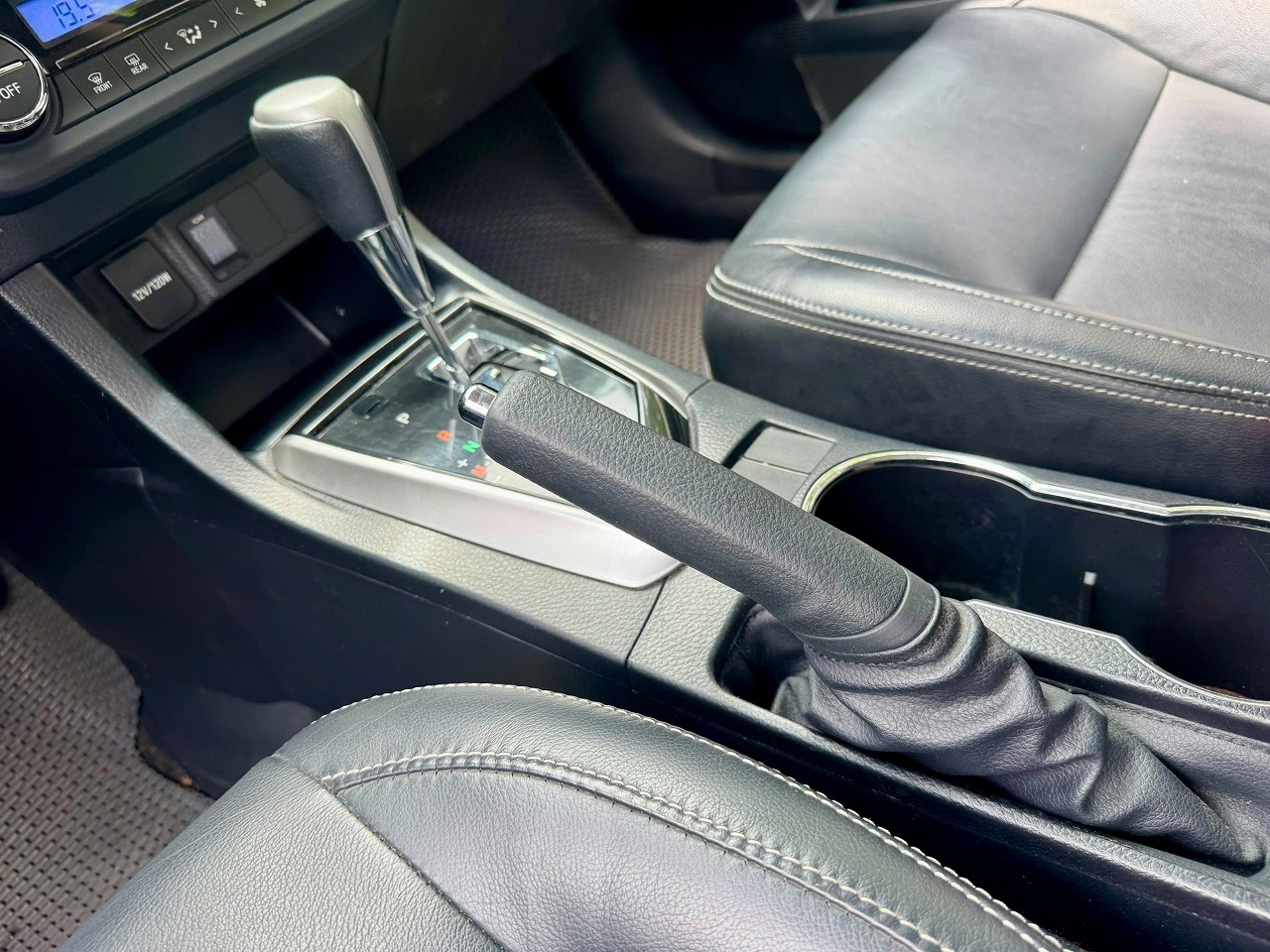 Toyota Corolla Altis 1.8G AT 2017 màu đen