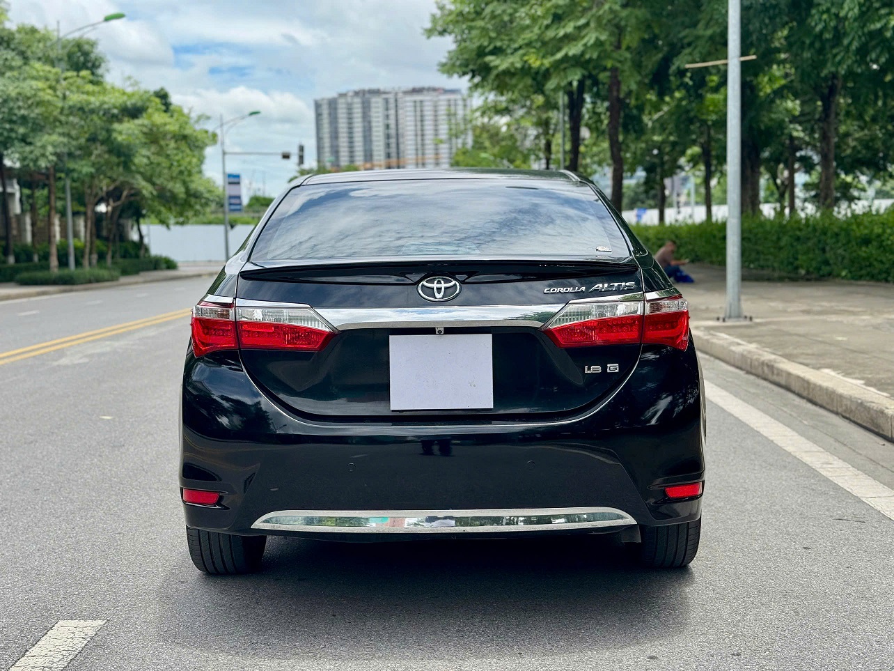 Toyota Corolla Altis 1.8G AT 2017 màu đen