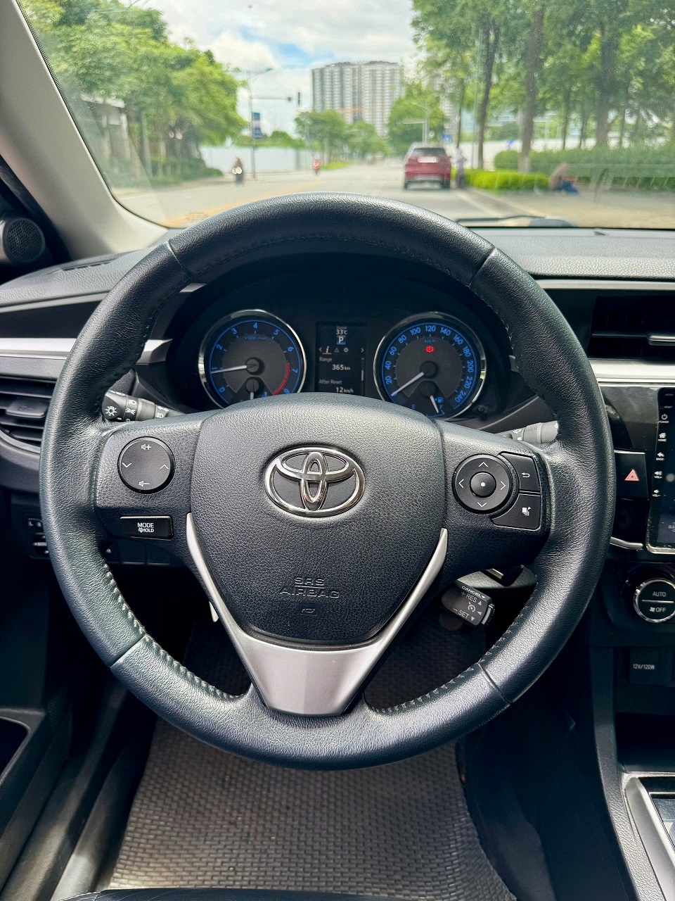 Toyota Corolla Altis 1.8G AT 2017 màu đen