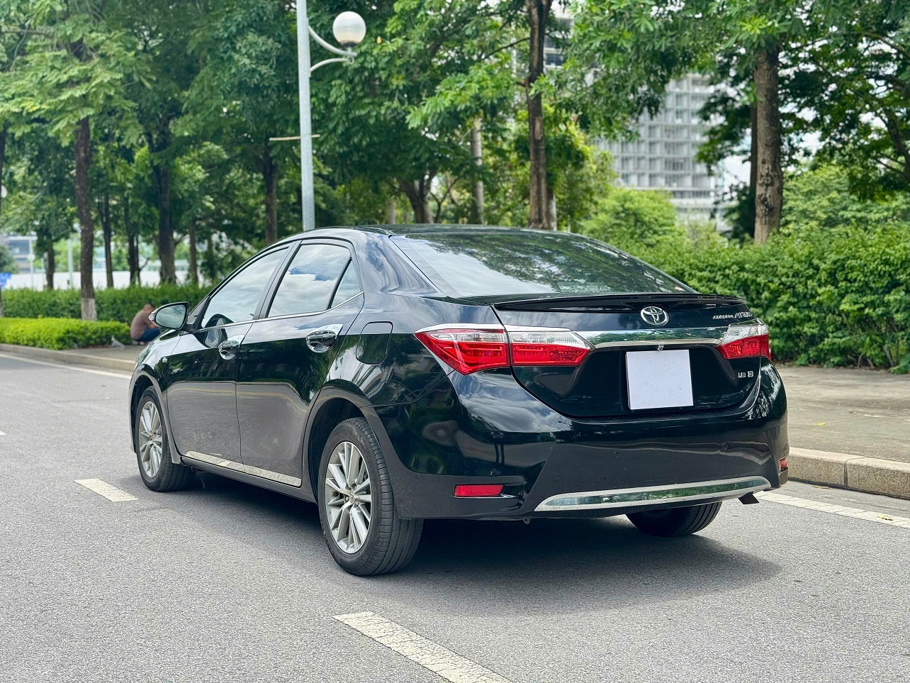 Toyota Corolla Altis 1.8G AT 2017 màu đen