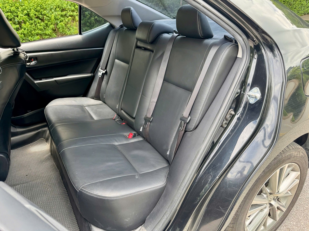 Toyota Corolla Altis 1.8G AT 2017 màu đen