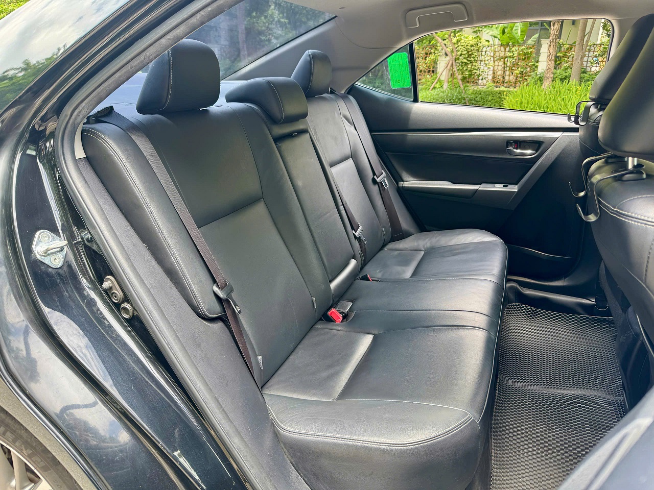 Toyota Corolla Altis 1.8G AT 2017 màu đen