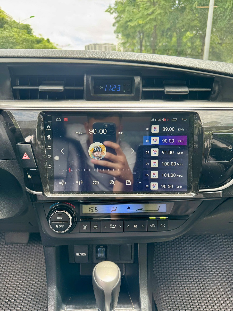 Toyota Corolla Altis 1.8G AT 2017 màu đen