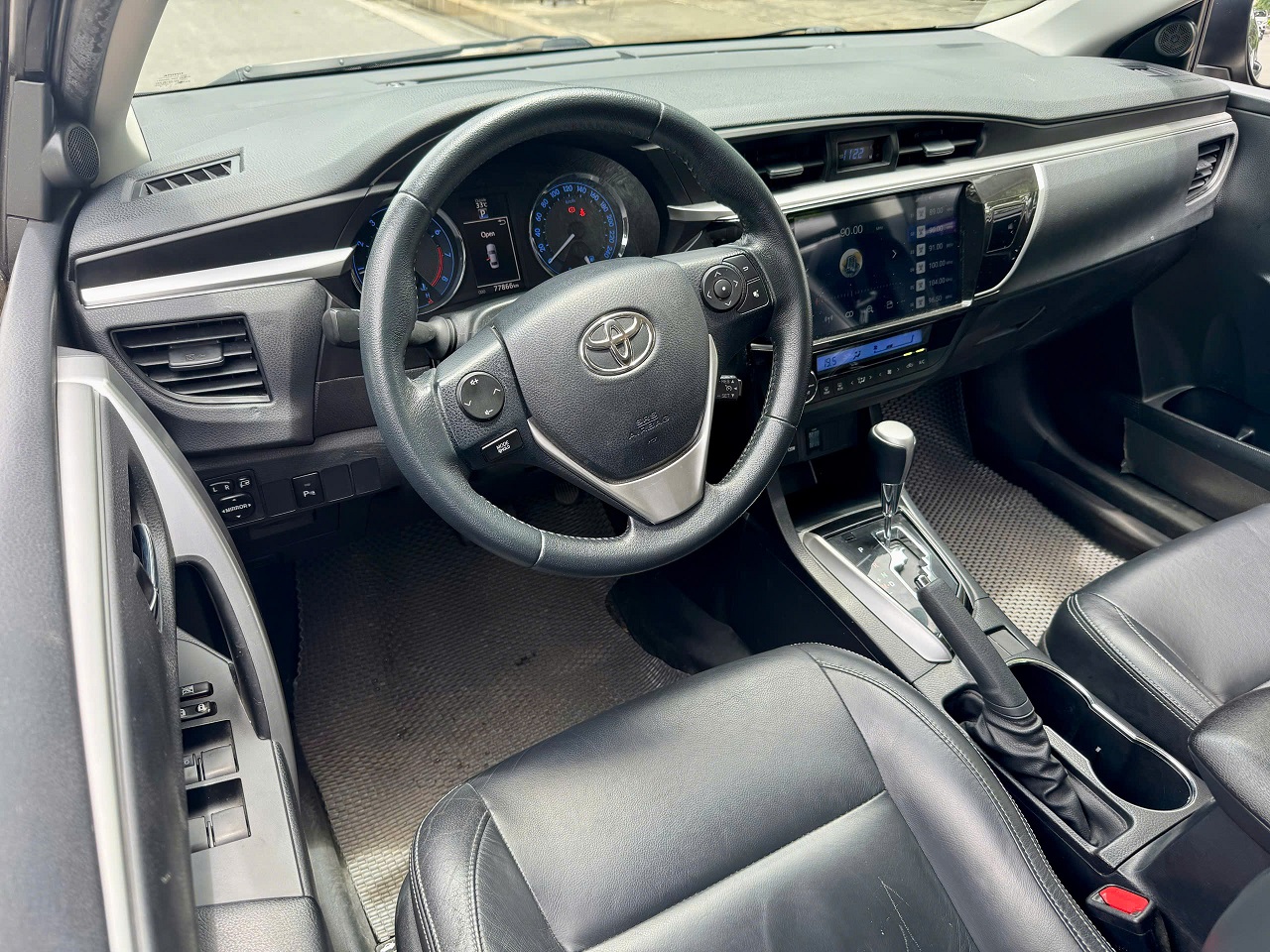 Toyota Corolla Altis 1.8G AT 2017 màu đen