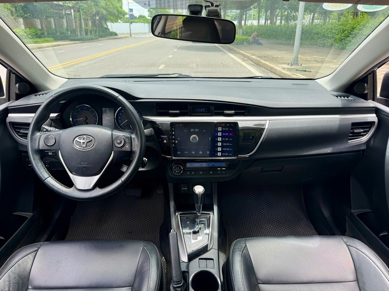 Toyota Corolla Altis 1.8G AT 2017 màu đen