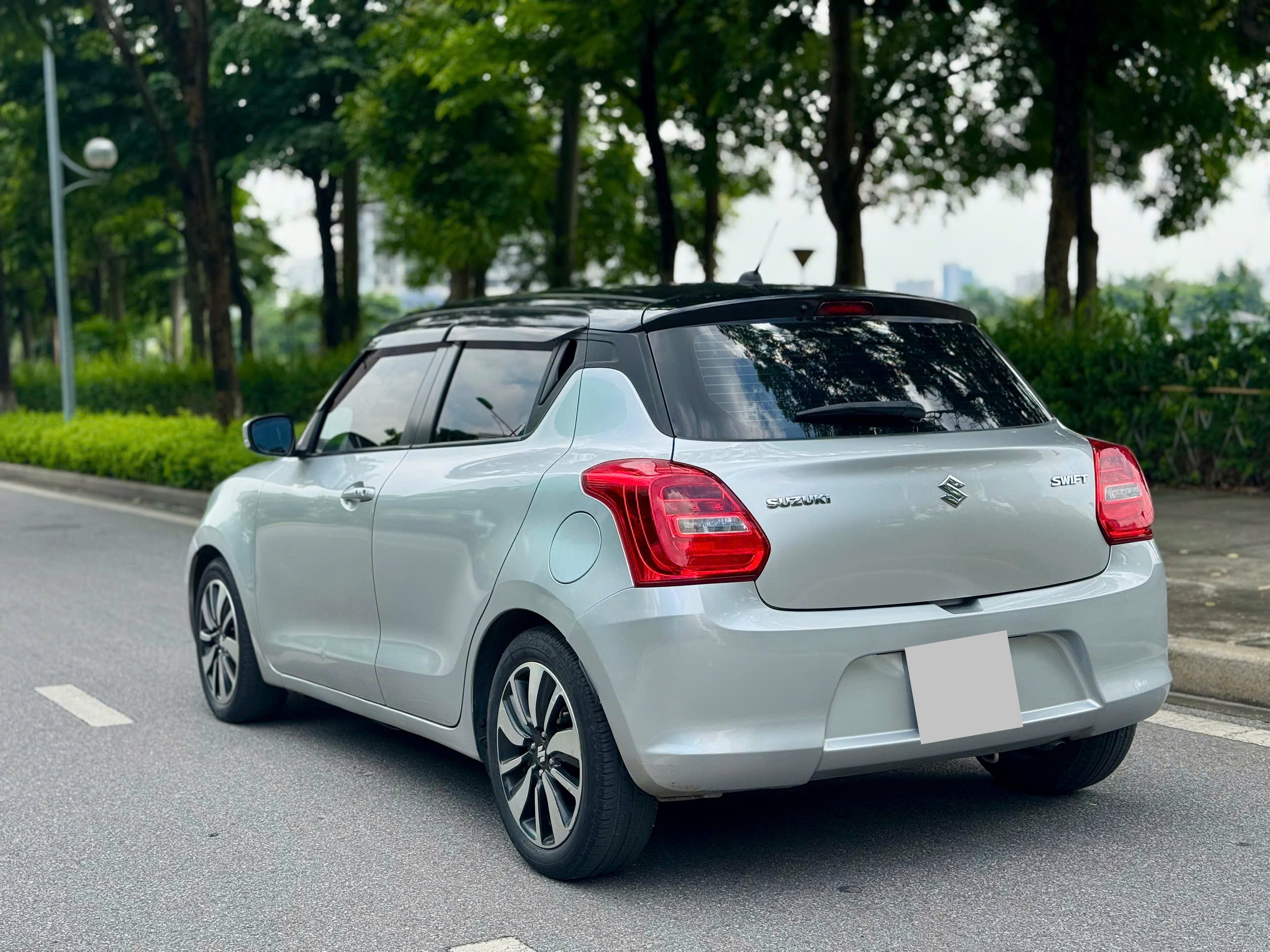 Suzuki Swift GLX 1.2 AT sản xuất 2019 bạc