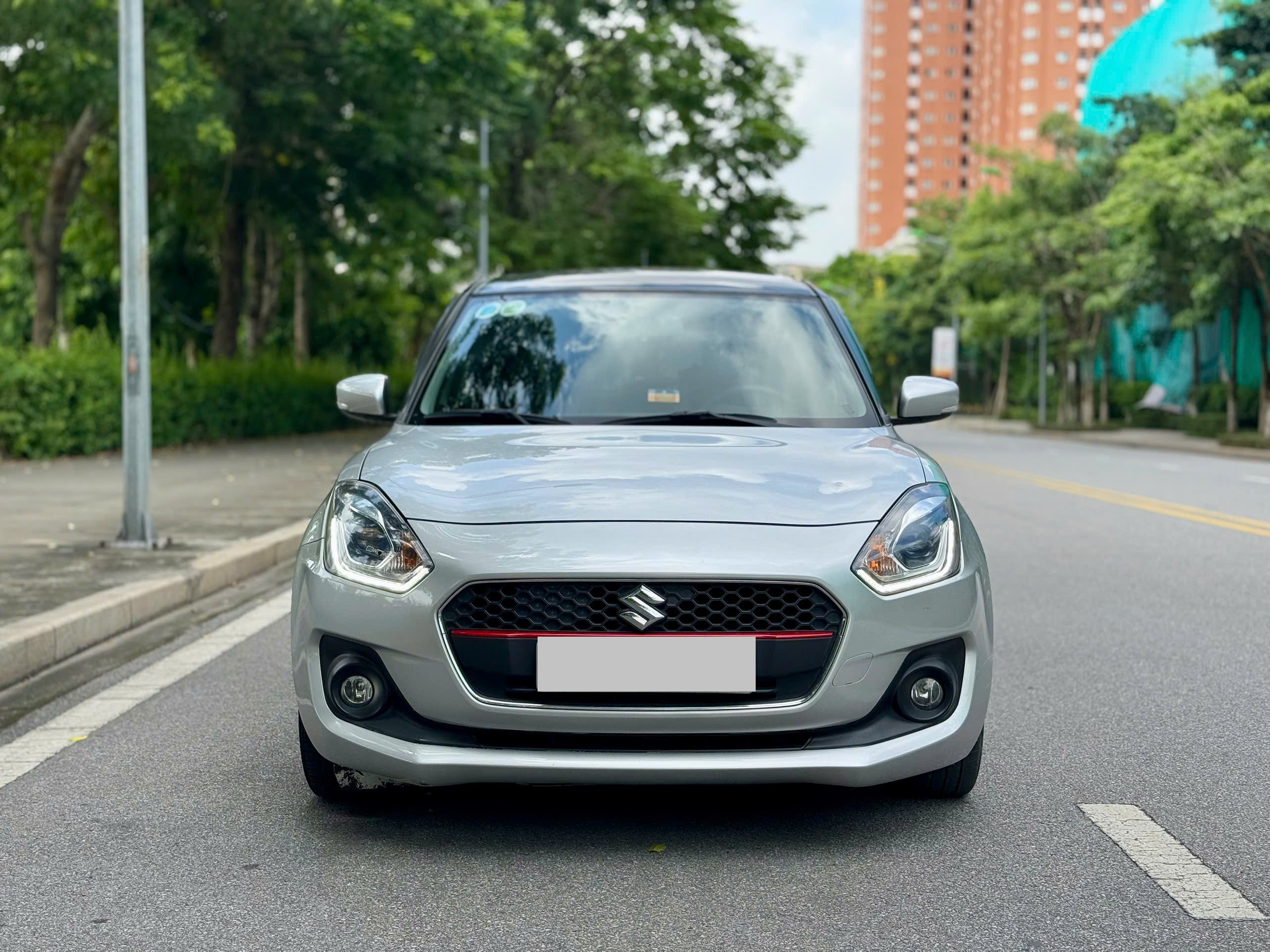 Suzuki Swift GLX 1.2 AT sản xuất 2019 bạc