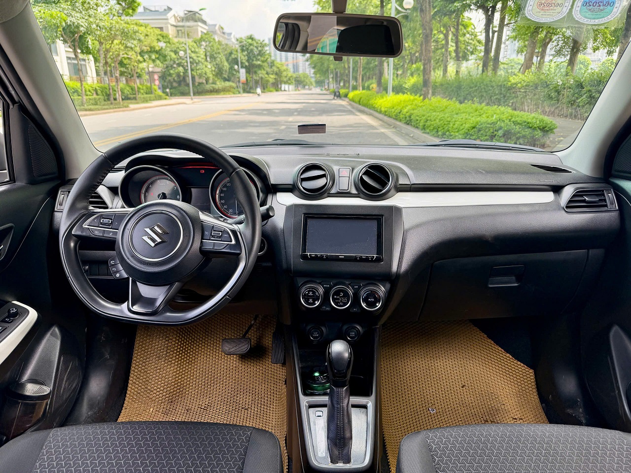 Suzuki Swift GLX 1.2 AT sản xuất 2019 bạc