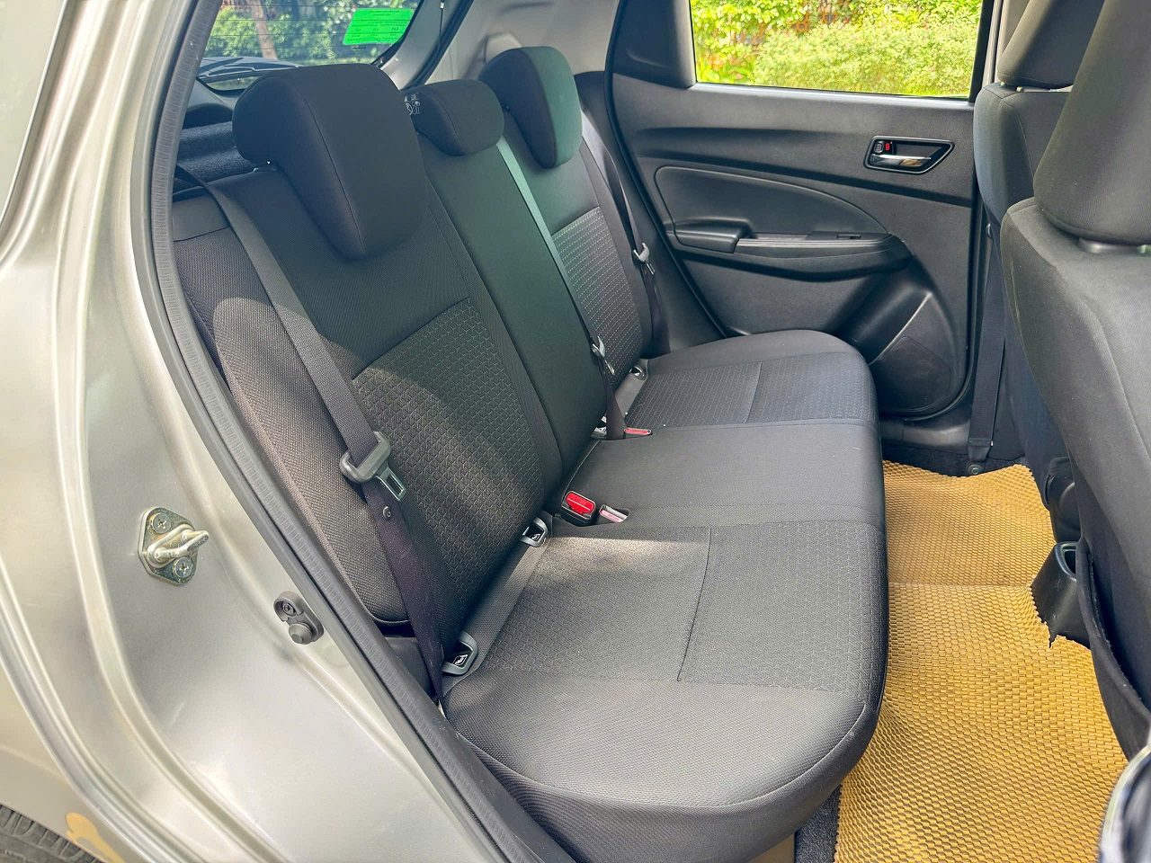 Suzuki Swift GLX 1.2 AT sản xuất 2019 bạc